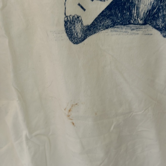 White shirt sleeve tshirt.  California bear holding sign that says ‘I Love You. - Picture 3 of 4